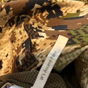 Women’s Ascent Sitka pants. 30” inseam. Subalpine Optifade.